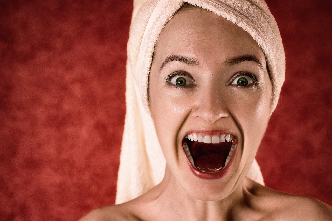 woman towel surprised excited 2094172